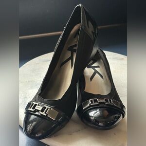 ANNE KLIEN SPORT Black Wedge Flats Silver Accents  Casual Comfortable Sz 8.5